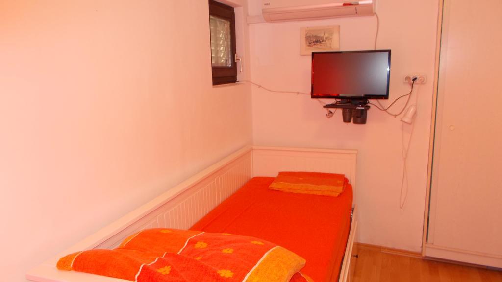 Guest House Accommodation Rupine Premantura Esterno foto