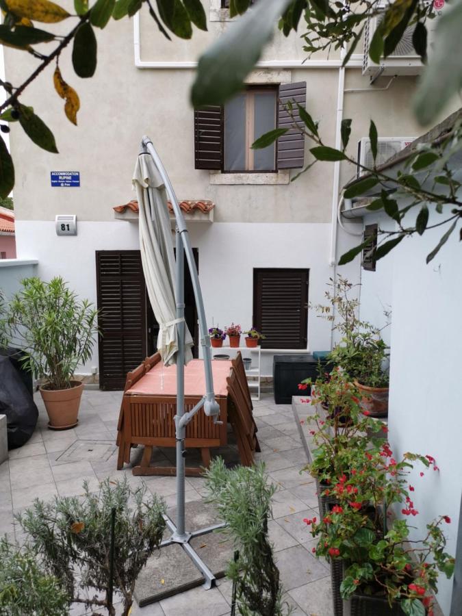 Guest House Accommodation Rupine Premantura Esterno foto