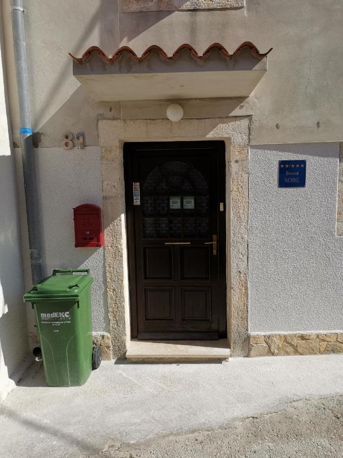 Guest House Accommodation Rupine Premantura Esterno foto