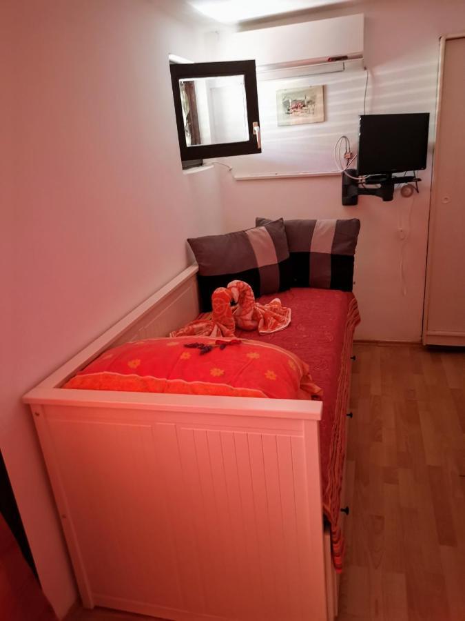Guest House Accommodation Rupine Premantura Esterno foto