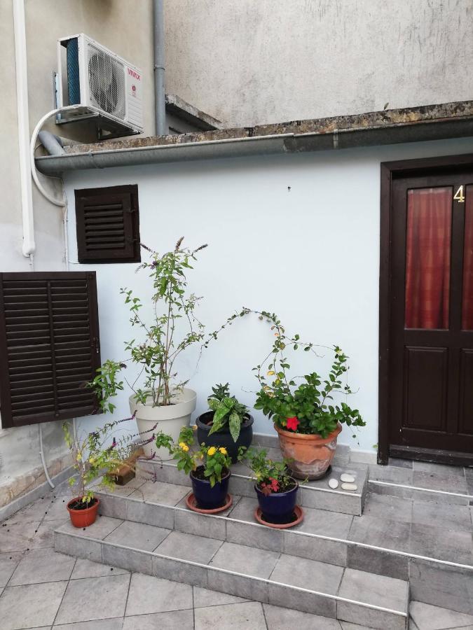 Guest House Accommodation Rupine Premantura Esterno foto